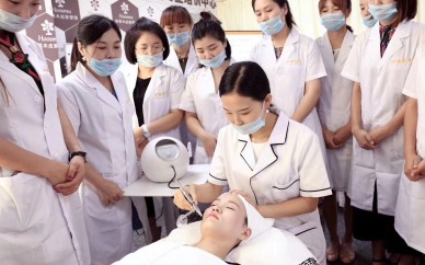 广州玲丽学校学习皮肤管理服装搭配技术是最全面的  